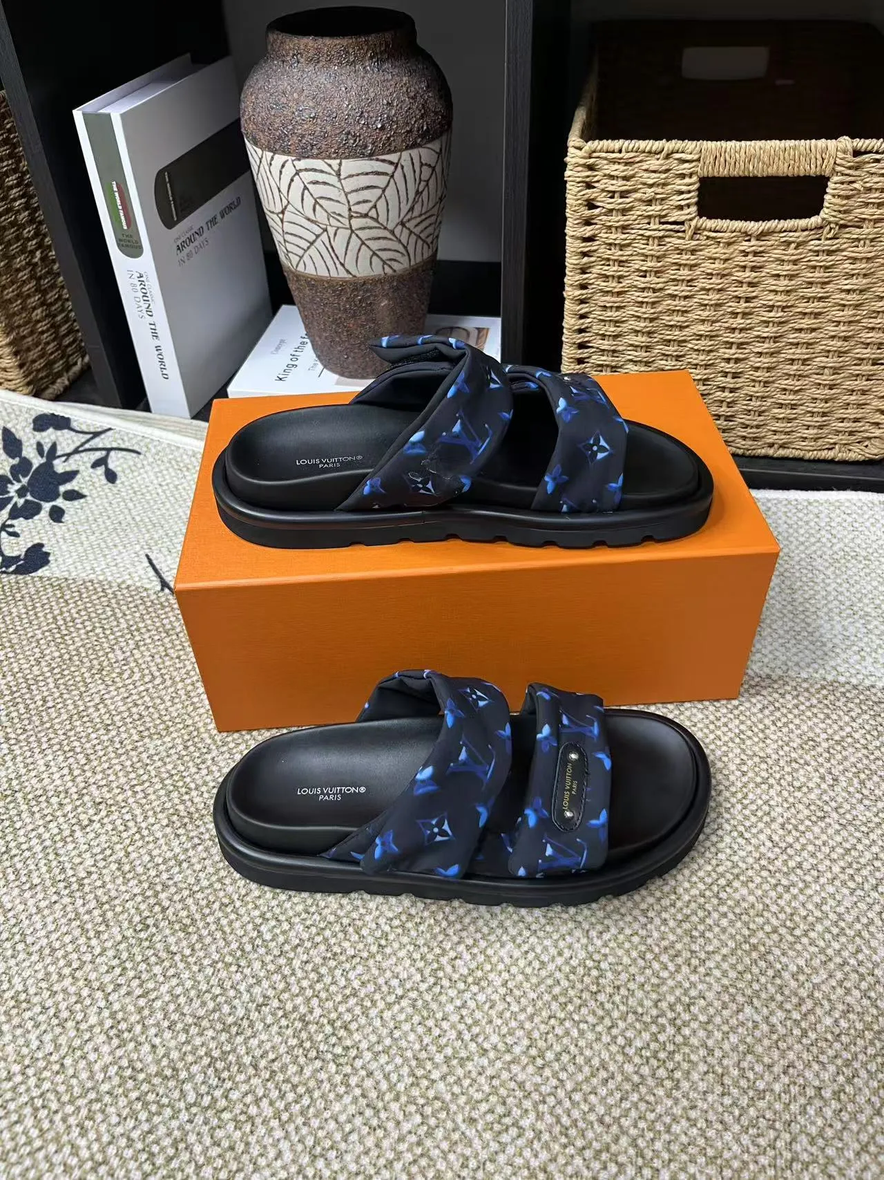 P340 yuan LV Louis Vuitton Full of high-end feel! A popular model among bloggers at home and abroad, it’s retro and fashionable, and looks stunning on your feet! Mainly recommended model on the official website★ ━━━━━ ЅᏇєєt ━━━━━ ▪️Upper: original calfskin ➕5D printing process ▪️Inner: imported mixed sheepskin ▪️Outsole: original molded foam outsole ▪️Size: Female 35-40 Men's 39-44 (women's 41 men's 45)